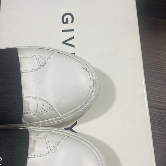 Givenchy Sneakers - Picture 3 of 4